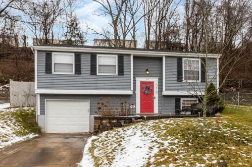 316 Tionesta Dr, New Kensington, PA 15068-9313