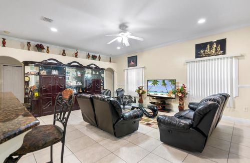 1125 Coleman Ave, Fort Pierce FL  34953-1824 exterior