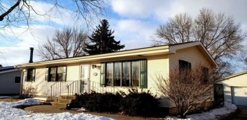 108 6th St, Durant, IA 52747-9777