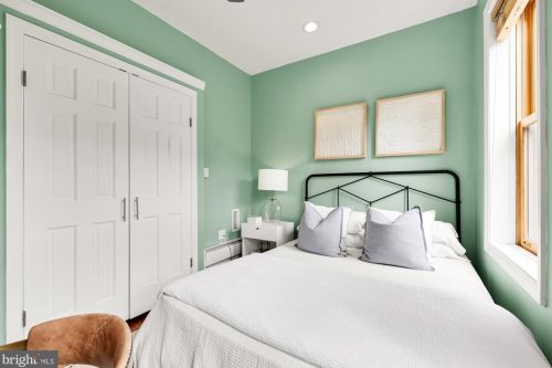 415 10 St, Washington DC 20003-2133 exterior