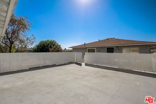 20707 Dot St, Santa Clarita CA  91350-2001 exterior