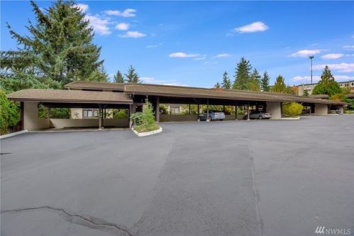 18210 15th Ave, Seattle WA  98155-3847 exterior