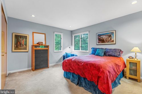 1483 Buck Crk Dr, Yardley PA 19067-4053 exterior