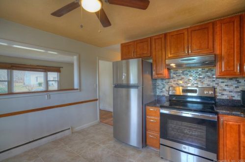 40 Carter Rd, Groton CT  06340-3401 exterior