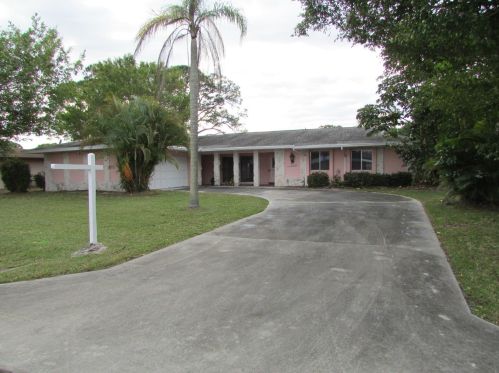 188 Caprona Ave, Fort Pierce, FL 34983-8451