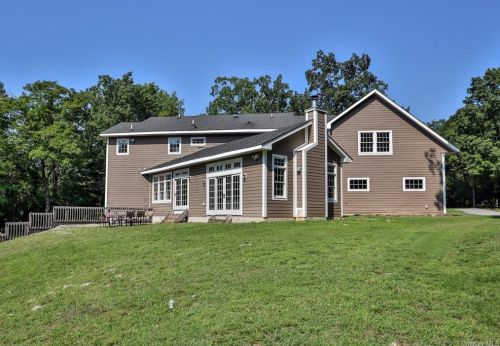 27 Stonehenge Rd, Warwick NY  10990-2354 exterior