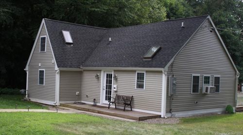 4 Eagle St, Norwich, CT 06360-4002