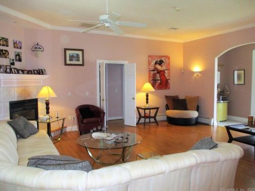 52 Skyview Ter, Manchester, CT 06040-7076