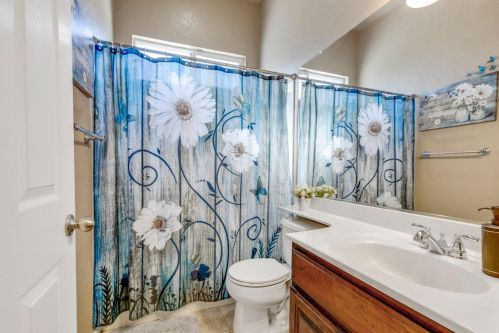 5643 Arnerich Ct, Riverbank CA  95367-9541 exterior