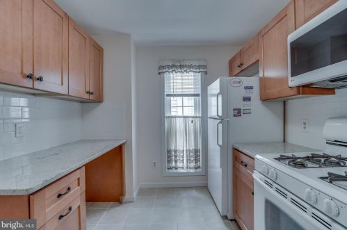 7779 Willow Pt Dr, Falls Church VA  22042-7536 exterior