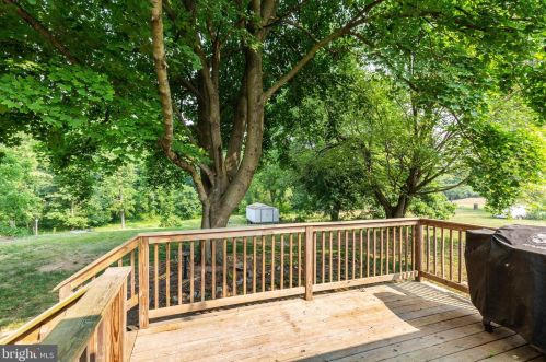 1030 Littlestown Rd, Littlestown PA 17340-9442 exterior