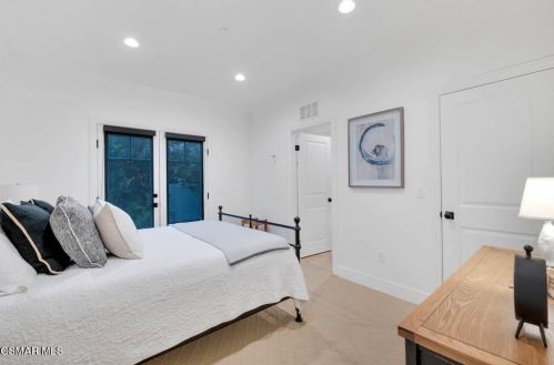 820 Mandalay Bch Rd, Oxnard CA 93035-1078 exterior