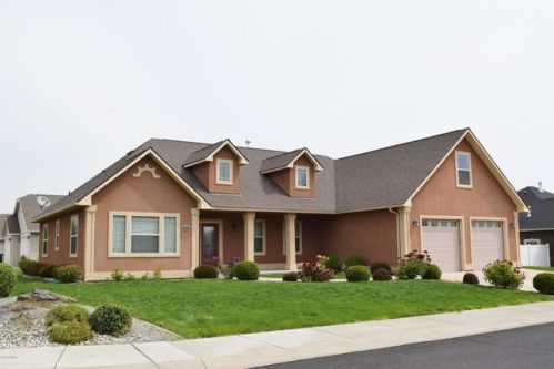 8903 Grove Ave, Yakima, WA 98908-9352
