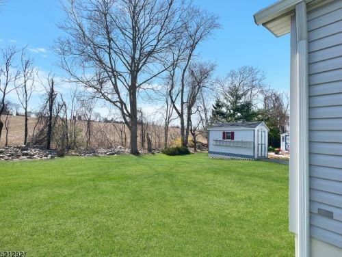 11 Morningside Dr, Belvidere NJ  07823-2910 exterior