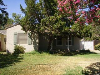 547 Weldon Ave, Fresno, CA 93705-5033