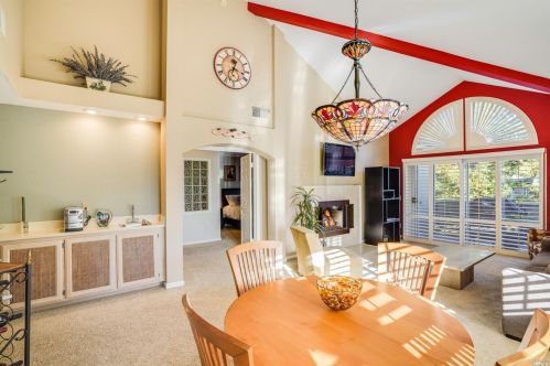 2082 Stonefield Ln, Santa Rosa CA  95403-0951 exterior