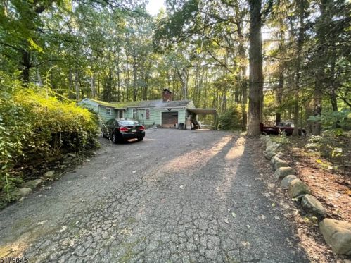 157 Kakeout Rd, Kinnelon, NJ 07405-2542