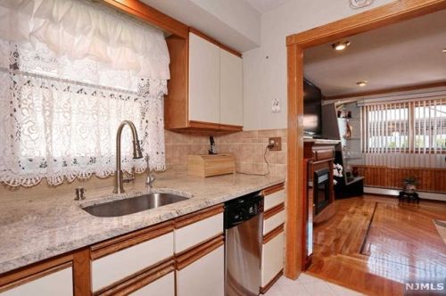 19 Elmhurst St, Elmwood Park NJ  07407-1320 exterior