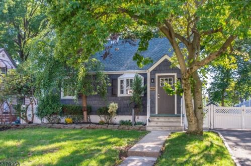 1058 Mayfair Dr, Rahway NJ  07065-1909 exterior