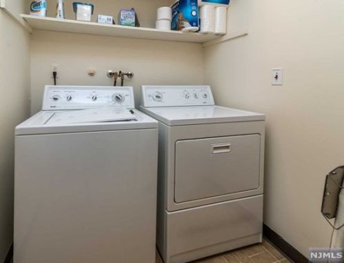 31 Erskine Ct, Mahwah NJ  07430-2014 exterior