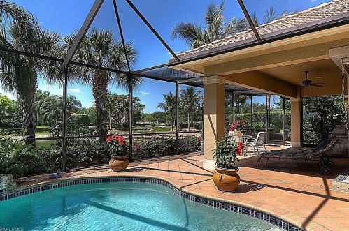 5076 Post Oak Ln, Naples FL  34105-4526 exterior