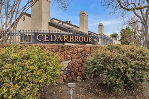1101 Cedar Creek Dr, Modesto CA  95355-5201 exterior