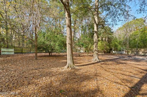 64 Cherokee Farms Rd, Beaufort SC  29906-8823 exterior