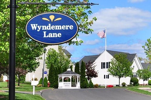 210 Brian Ln, Windsor CT  06095-1176 exterior