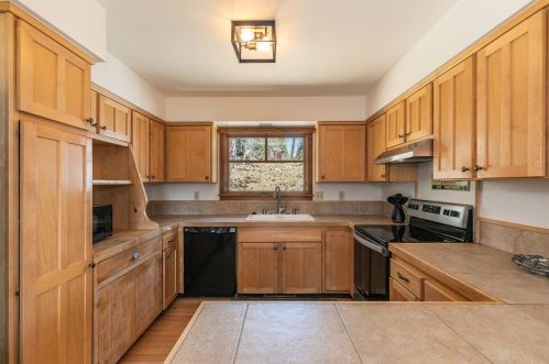 10146 Olympic Blvd, Truckee CA  96161-1701 exterior