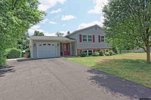 231 Newport Ct, Reidsville, NY 12186-9588