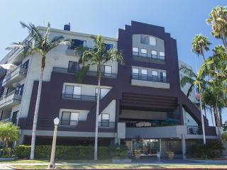 4440 Sepulveda Blvd, Van Nuys CA  91403-3903 exterior