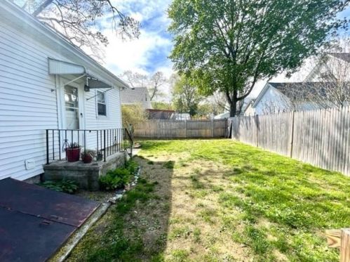 9 Cecile St, Lincoln RI  02865-3249 exterior