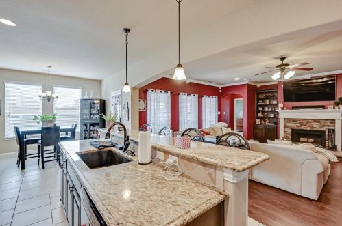 5466 Red Rose Trl, Midlothian TX 76065-8881 exterior