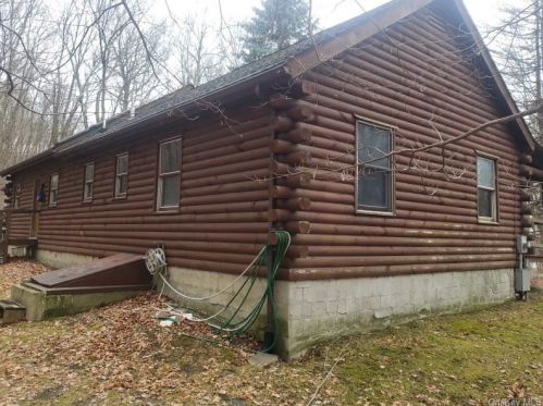655 Eder Rd, Stormville, NY 12582-5237