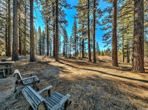 920 Sunset Dr, South Lake Tahoe, CA 96150-3507