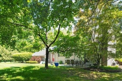 11 Greenhaven Rd, Tompkins Corners NY  10579-3303 exterior