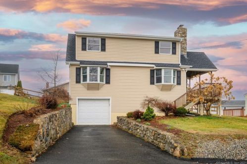 26 Berkshire Dr, Brookfield Center, CT 06804-1436