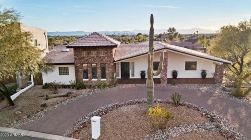 1439 Echo Ln, Phoenix AZ  85020-3831 exterior