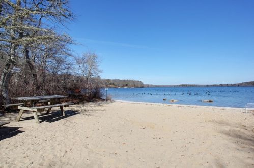 6 Poplar Dr, Mashpee MA 02649-2064 exterior