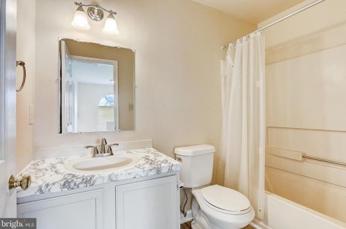 53 Vlg Dr, Collegeville PA  19473-2314 exterior