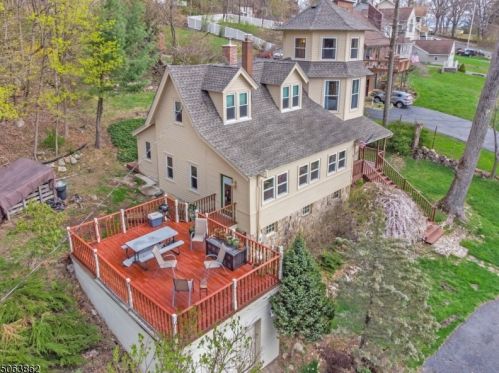 322 Lakeside Blvd, Hopatcong, NJ 07843-1645