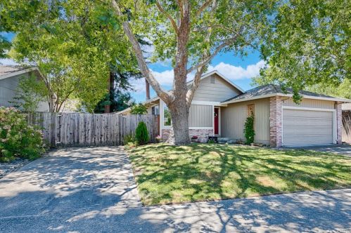2486 Copperfield Dr, Santa Rosa, CA 95401-9107