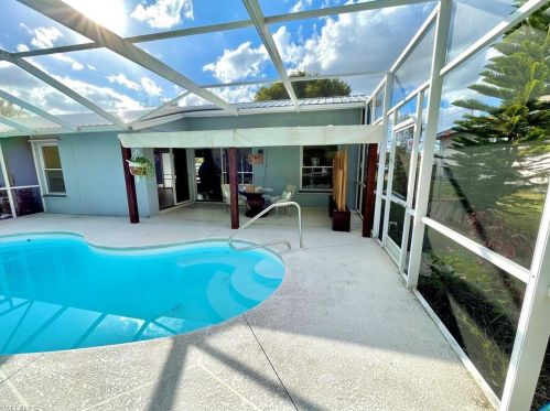 1011 4th Pl, Cape Coral FL  33990-1521 exterior