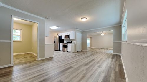 1014 Michigan Ave, Deland, FL 32724-4539