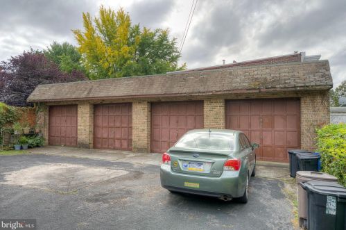 7814 Ardleigh St, Philadelphia PA 19118-4402 exterior