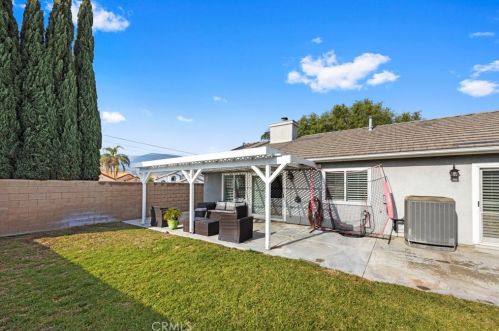 2869 Plaza Serena Dr, Rialto CA  92377-3437 exterior
