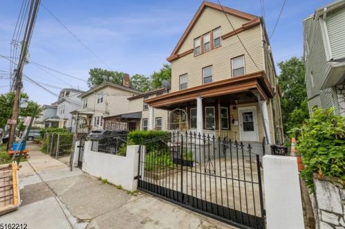 678 25th St, Paterson, NJ 07504-1906