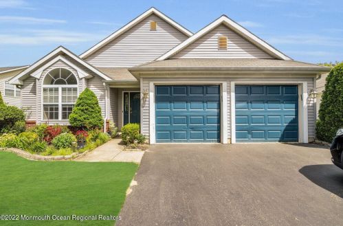 26 Casco Ct, Lakewood NJ  08701-5779 exterior