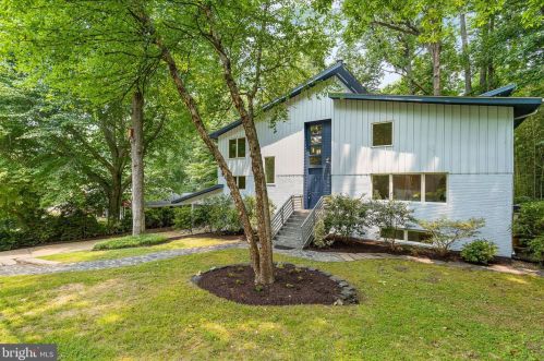 3709 Whispering Ln, Falls Church VA  22041-1121 exterior