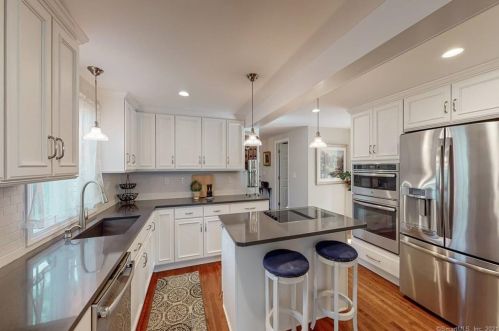 10 Spring Hill Rd, Southington CT  06489-1522 exterior